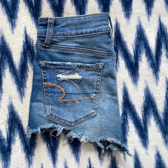 American Eagle Hi-Rise Shortie Distressed Demin Cut-offs - Picture 6 of 6